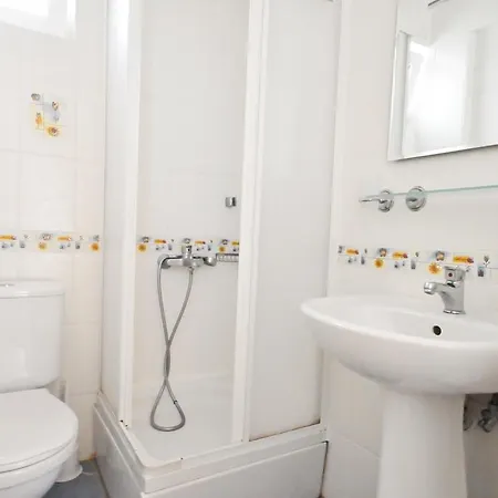 Hill View Gardens يالِكافاك